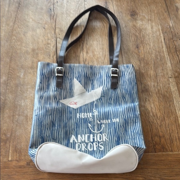 DoGo Home is where the anchor drops baga - Picture 2 of 6